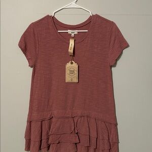 True Craft: Mauve Short Sleeve Top with Ruffled Hem. Size small. NWT.